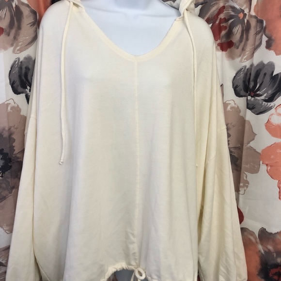 American Eagle Outfitters Tops - 💗 AE hoodie top with drawstring bottom